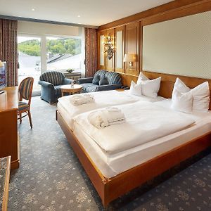 Zimmer mit Kingsize-Bett
